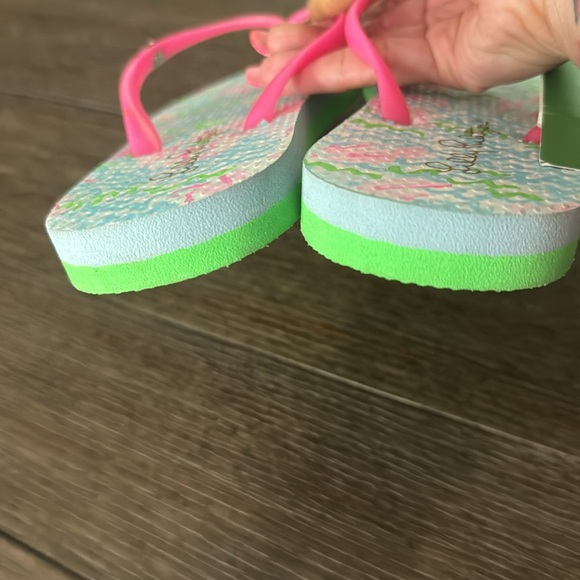 Lilly Pulitzer pool flip flops in spa blue Lobstah Roll. Size small (5/6). - Picture 4 of 4